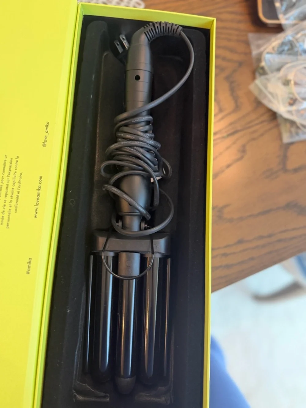 amika High Tide Deep Waver - Black Waver Barrels